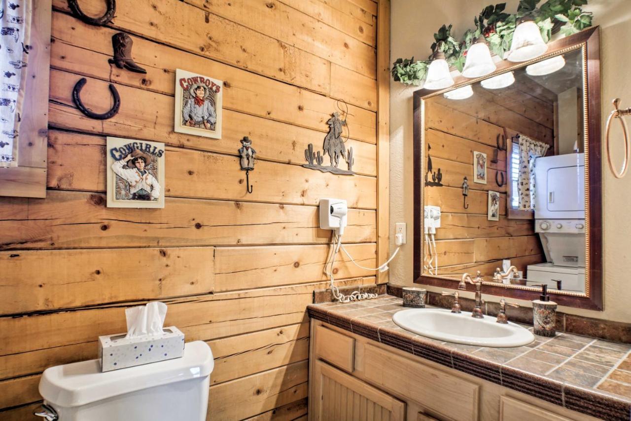 Cabin-Style Studio Right Off The Branson Strip! Apartment Ngoại thất bức ảnh