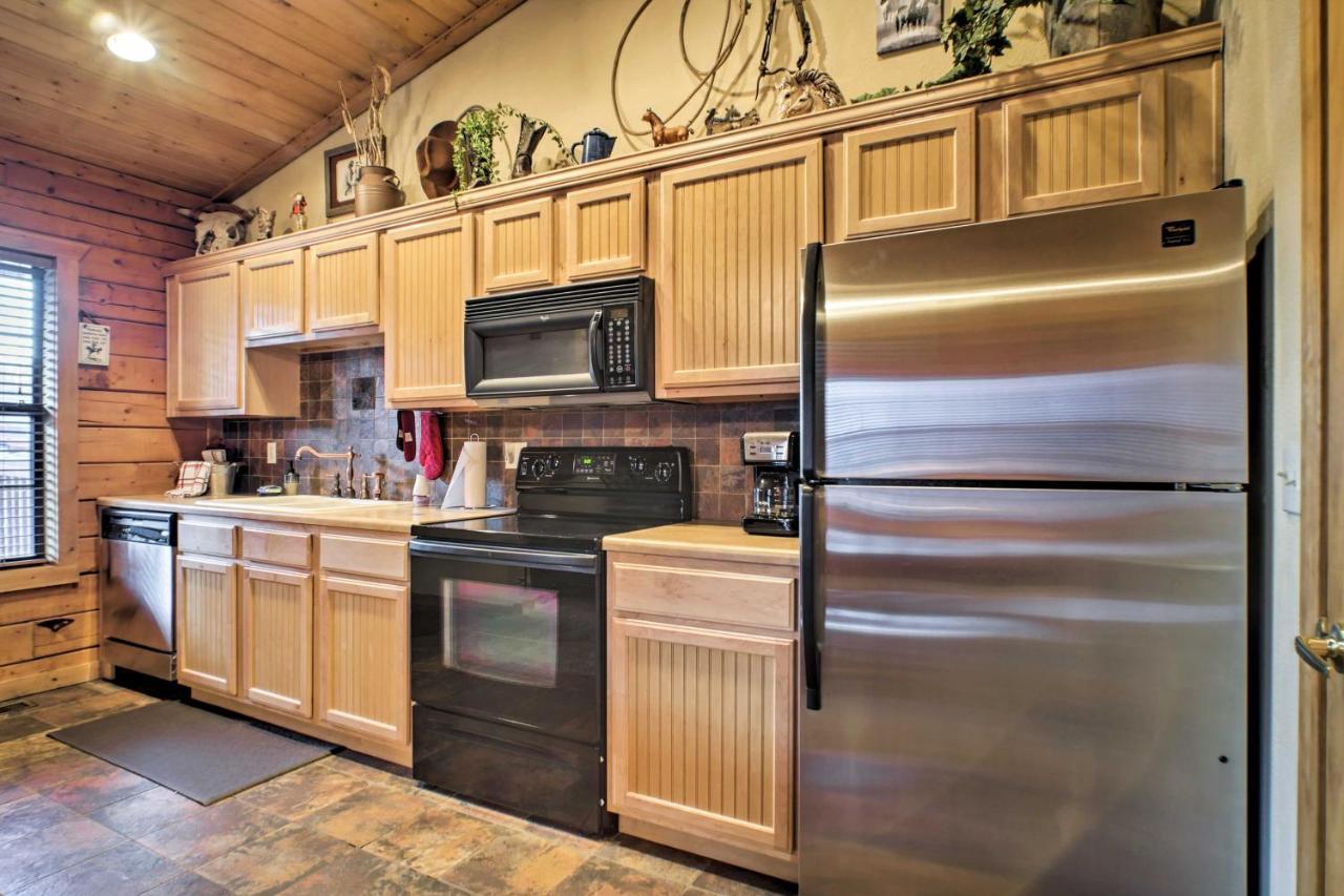 Cabin-Style Studio Right Off The Branson Strip! Apartment Ngoại thất bức ảnh