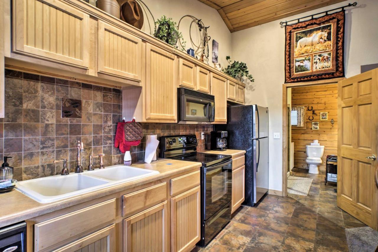 Cabin-Style Studio Right Off The Branson Strip! Apartment Ngoại thất bức ảnh