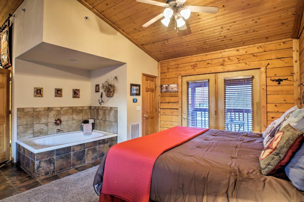 Cabin-Style Studio Right Off The Branson Strip! Apartment Ngoại thất bức ảnh